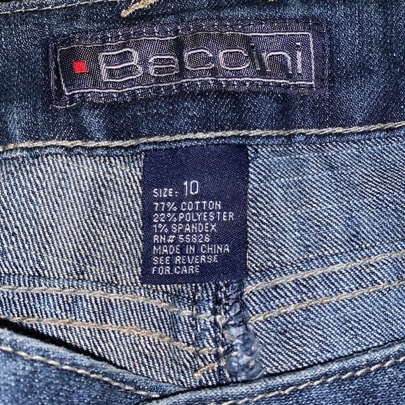 Baccini boot leg blue jeans is size 10 - Picture 4 of 4